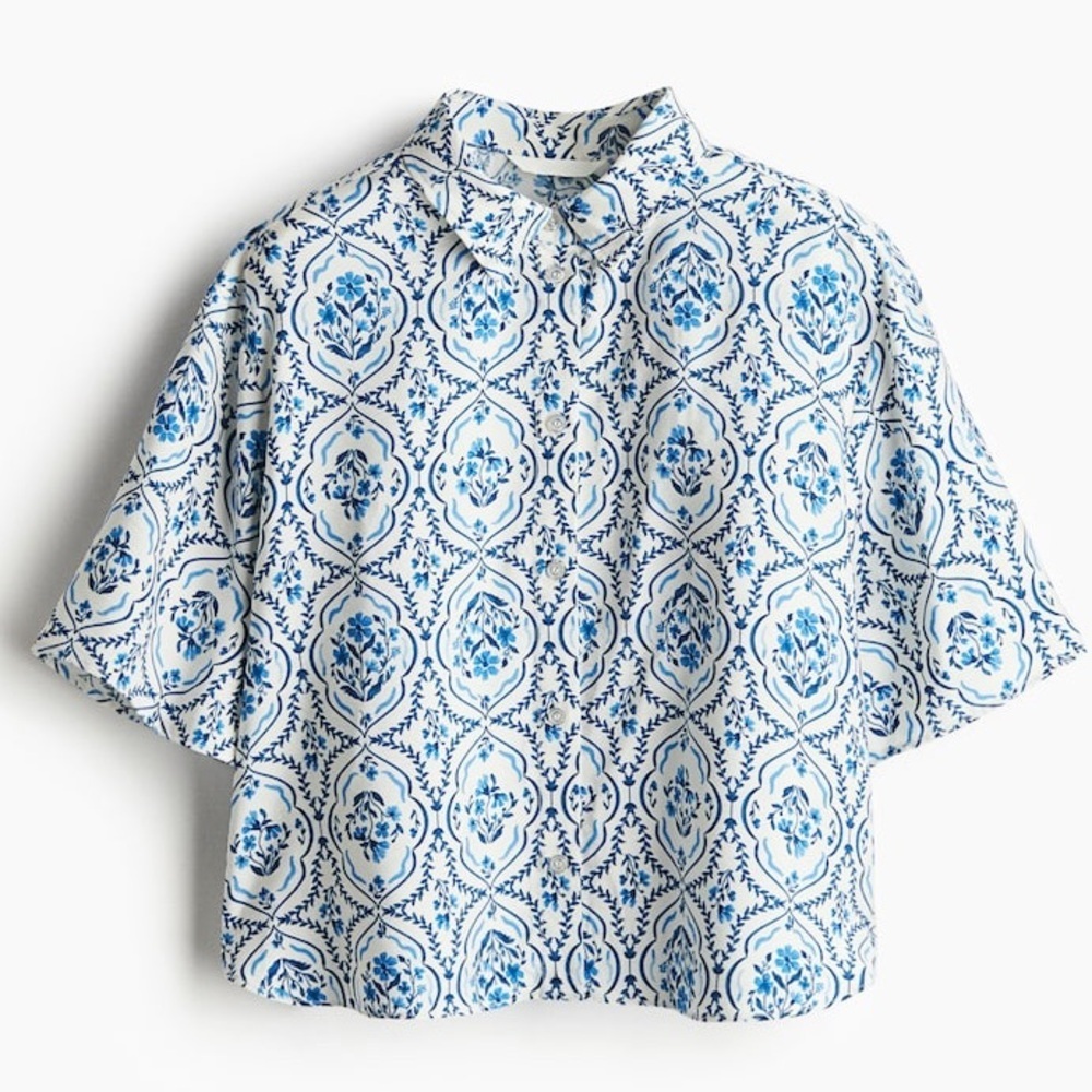 H&M Blue And White Patterned Short Sleeved Twill Button Down Shirt Size Small